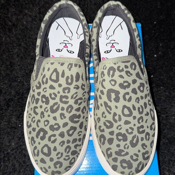 New Rip n Dip Spotted Slip On shoe. Size 7m. Original box - Picture 2 of 7